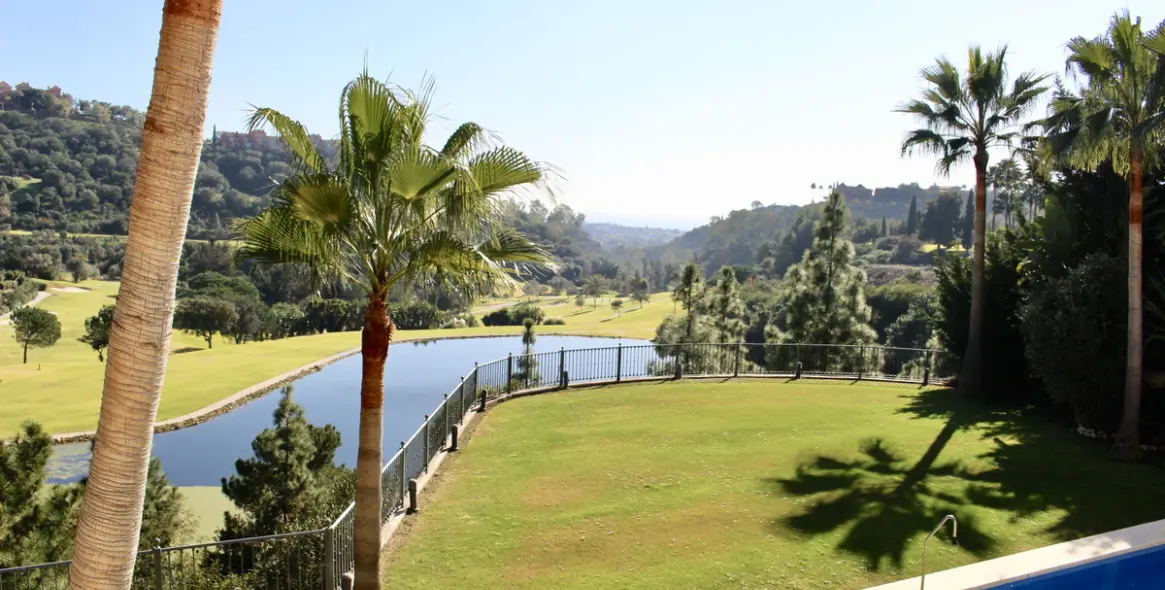 Sale of detached villa in Benahavís (district Los Arqueros) 1