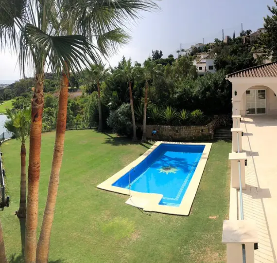 Detached villa R3878467