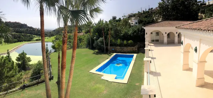 Detached villa R3878467 1