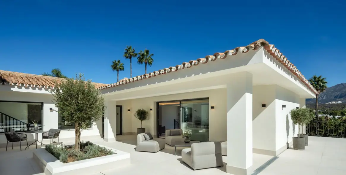 Sale of detached villa in Nueva Andalucía (district Nueva Andalucía) 1