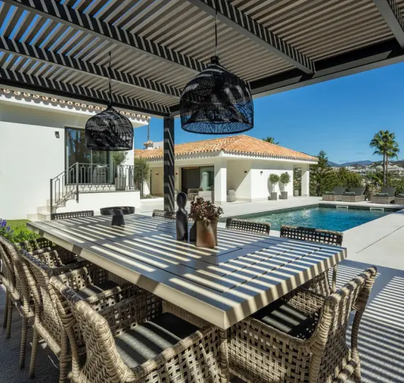 Detached villa R4585603