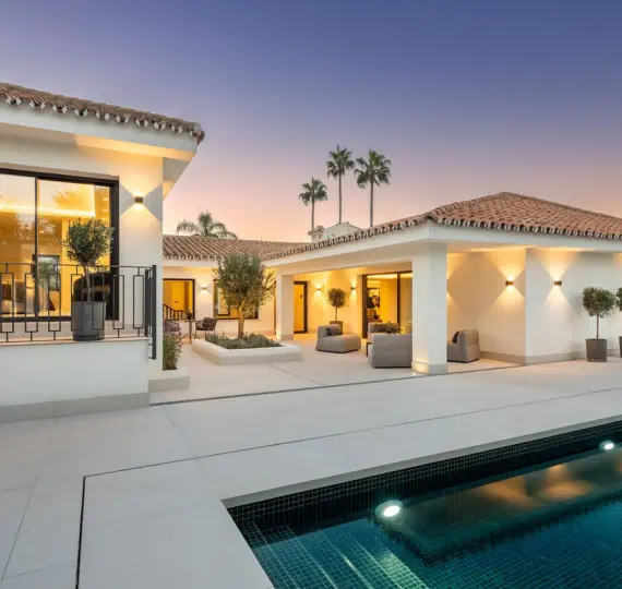 Detached villa R4585603