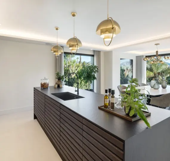 Detached villa R4585603