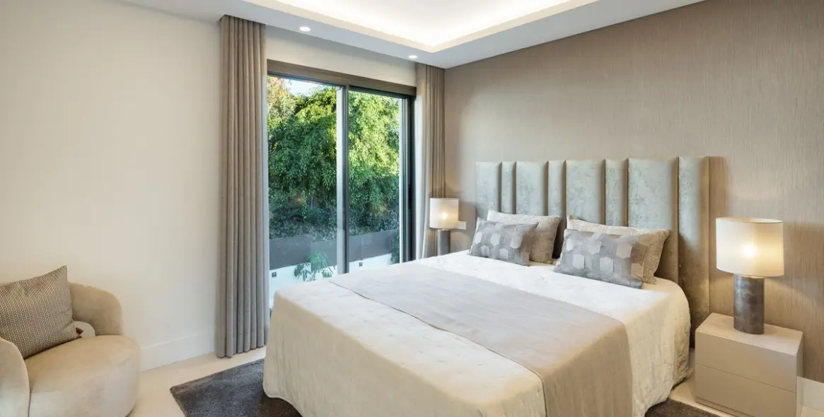 Продажа  отдельно стоящей виллы в Nueva Andalucía 11