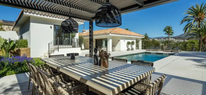 Venta de villa independiente en Nueva Andalucía 3