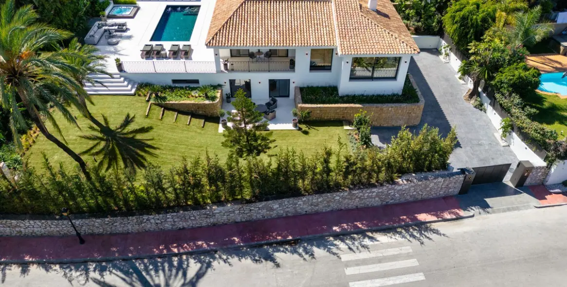Продажа  отдельно стоящей виллы в Nueva Andalucía 40