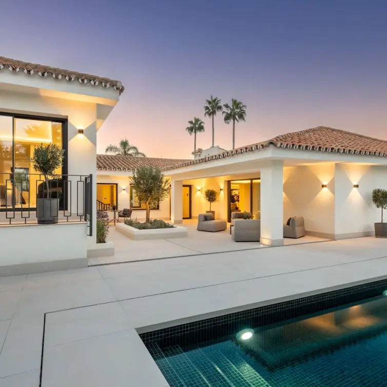 Sale of detached villa in Nueva Andalucía