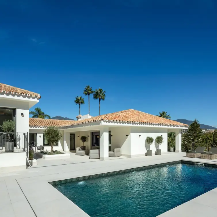 Sale of detached villa in Nueva Andalucía