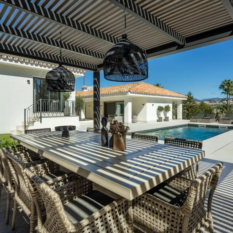 Sale of detached villa in Nueva Andalucía