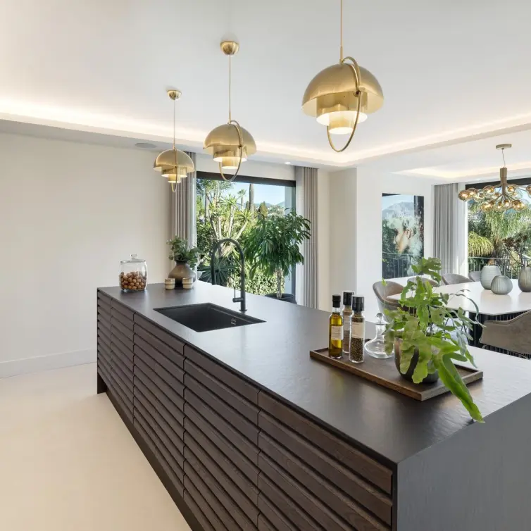 Sale of detached villa in Nueva Andalucía