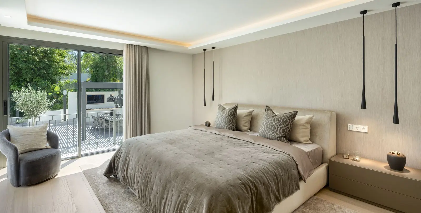 Venta de villa independiente en Nueva Andalucía 28