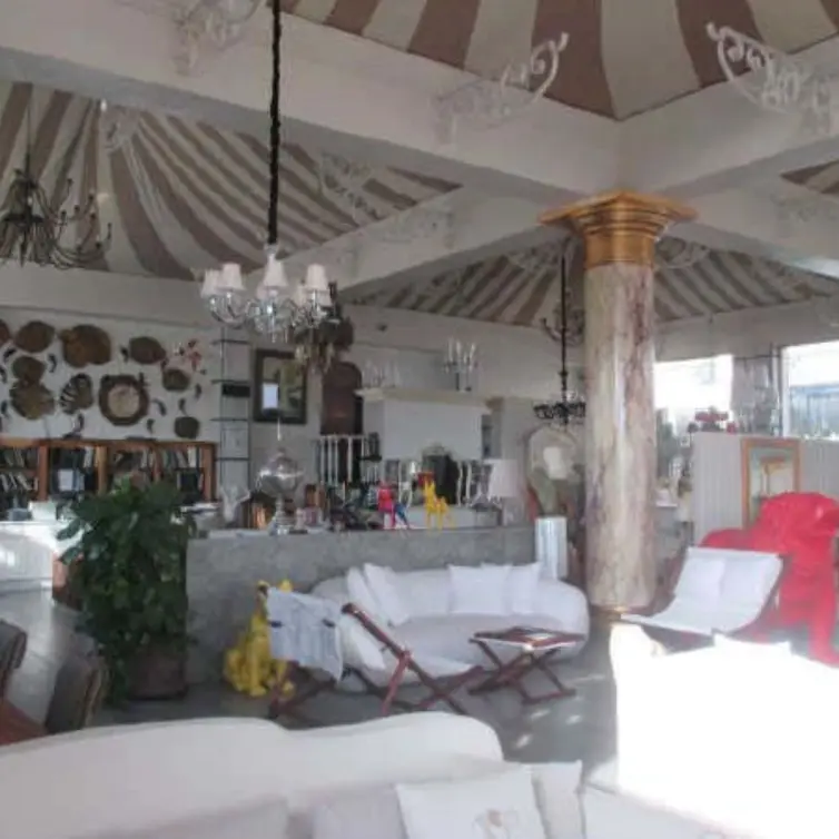Venta de local comercial en Puerto Banús