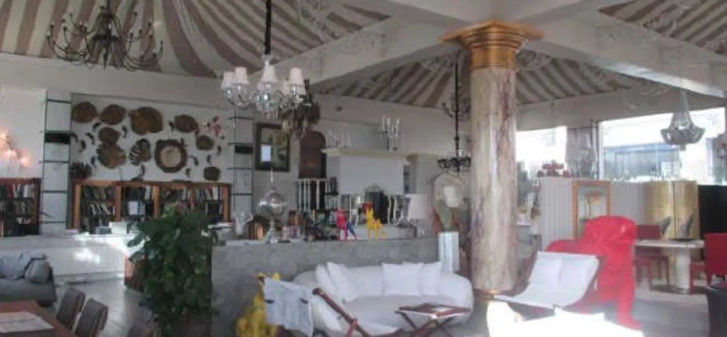 Venta de local comercial en Puerto Banús 3