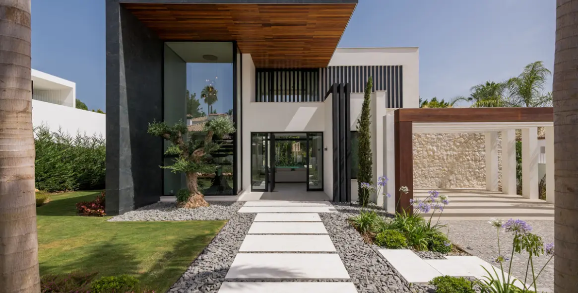 Sale of detached villa in Nueva Andalucía (district Nueva Andalucía) 2