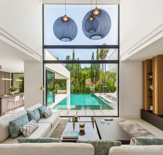 Detached villa R4975150