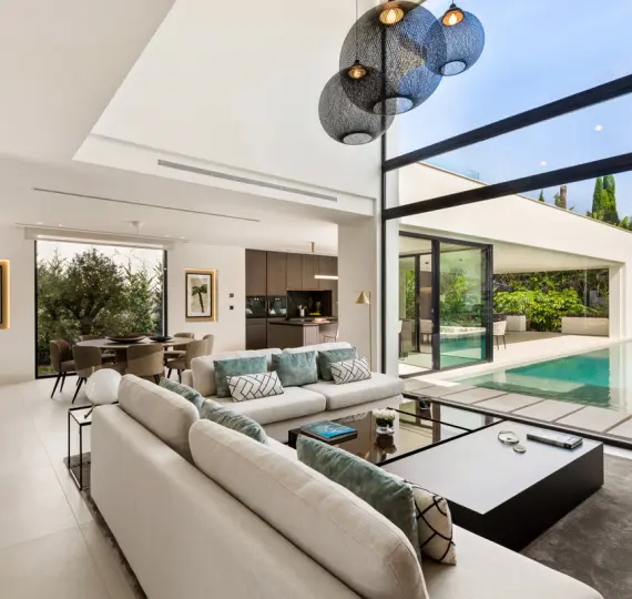 Detached villa R4975150