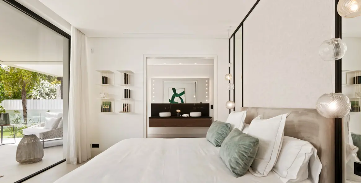 Sale of detached villa in Nueva Andalucía 14