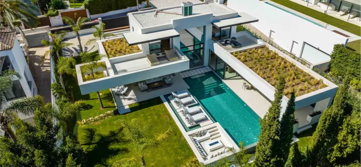 Venta de villa independiente en Nueva Andalucía 0