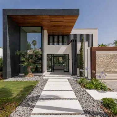 Venta de villa independiente en Nueva Andalucía