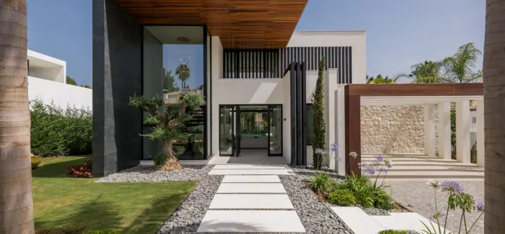 Venta de villa independiente en Nueva Andalucía 1