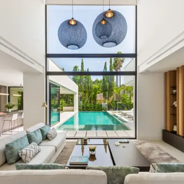 Venta de villa independiente en Nueva Andalucía