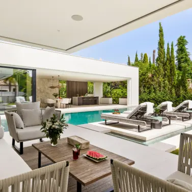 Venta de villa independiente en Nueva Andalucía