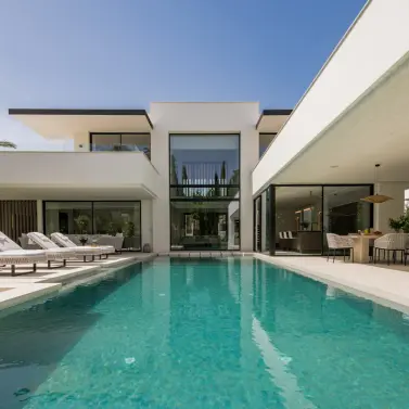 Venta de villa independiente en Nueva Andalucía