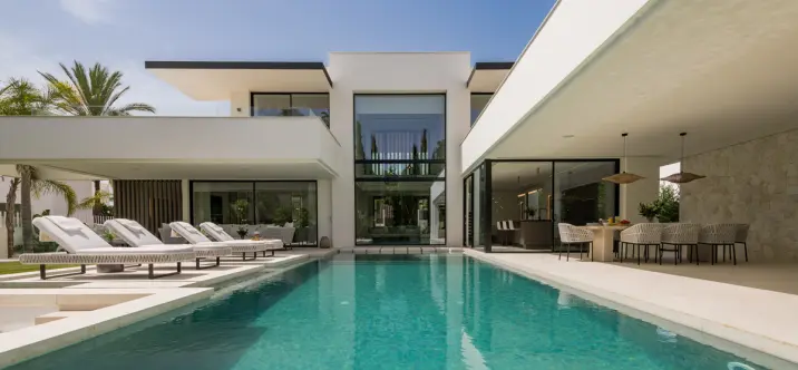 Venta de villa independiente en Nueva Andalucía 4