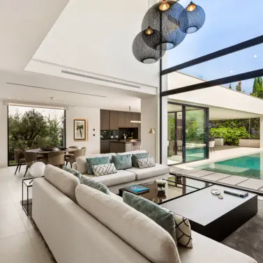 Venta de villa independiente en Nueva Andalucía