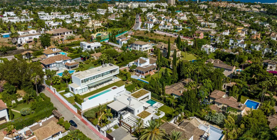 Продажа  отдельно стоящей виллы в Nueva Andalucía 29