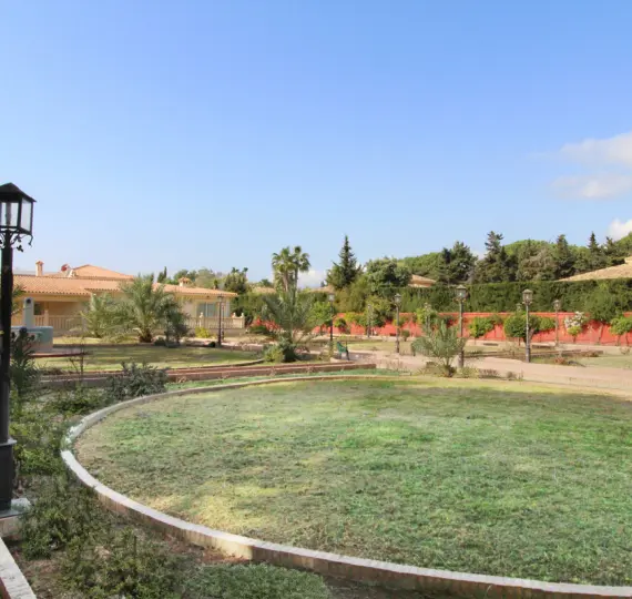 Sale of detached villa in Guadalmina Baja