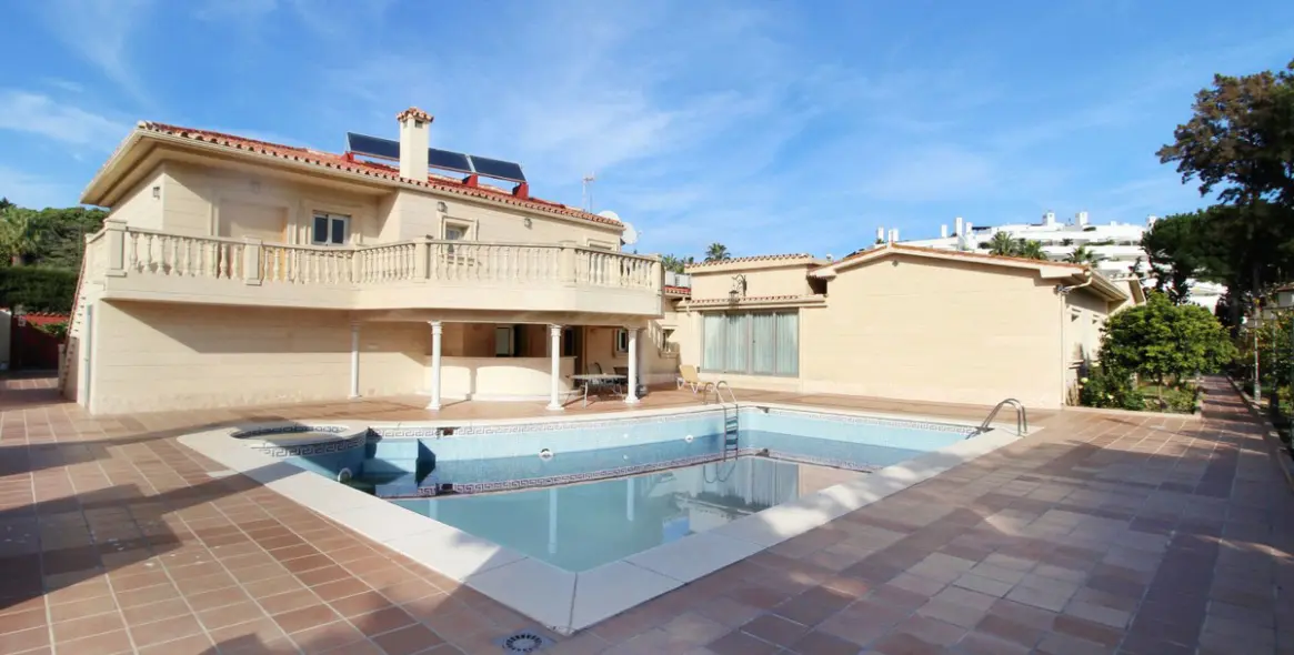 Продажа  отдельно стоящей виллы в Guadalmina Baja 9