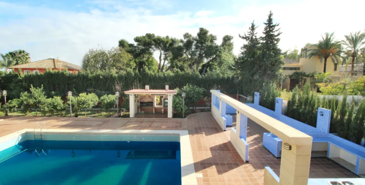 Продажа  отдельно стоящей виллы в Guadalmina Baja 10