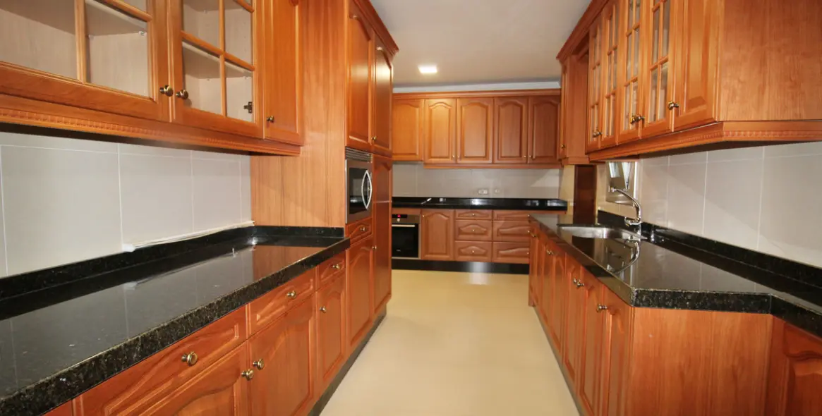 Продажа  отдельно стоящей виллы в Guadalmina Baja 14