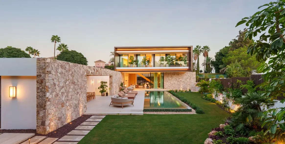 Sale of detached villa in Marbella (district The Golden Mile) 1