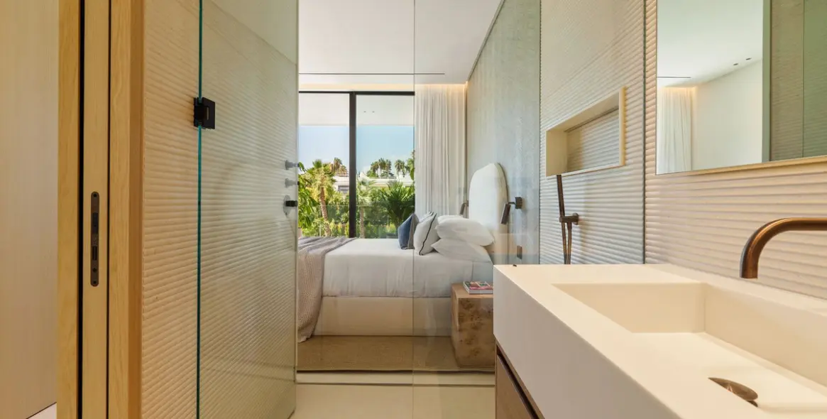 Sale of detached villa in Marbella (district The Golden Mile) 2