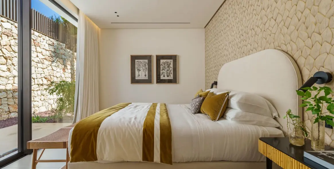 Sale of detached villa in The Golden Mile 19