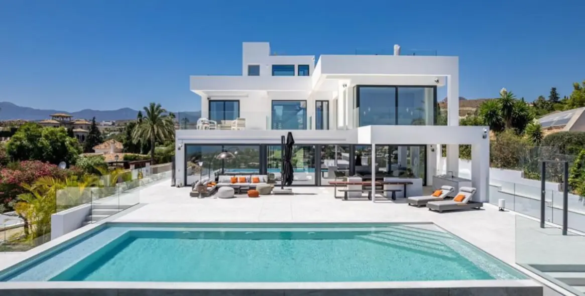 Sale of detached villa in Benahavís 1