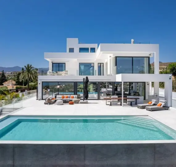 Sale of detached villa in Benahavís