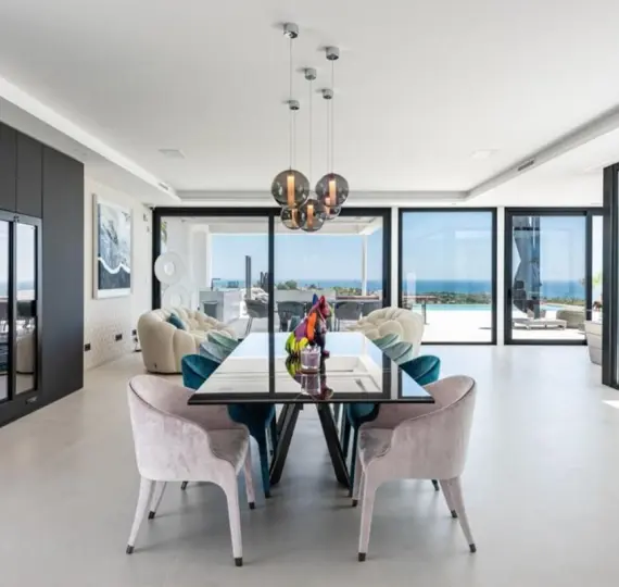 Sale of detached villa in Benahavís