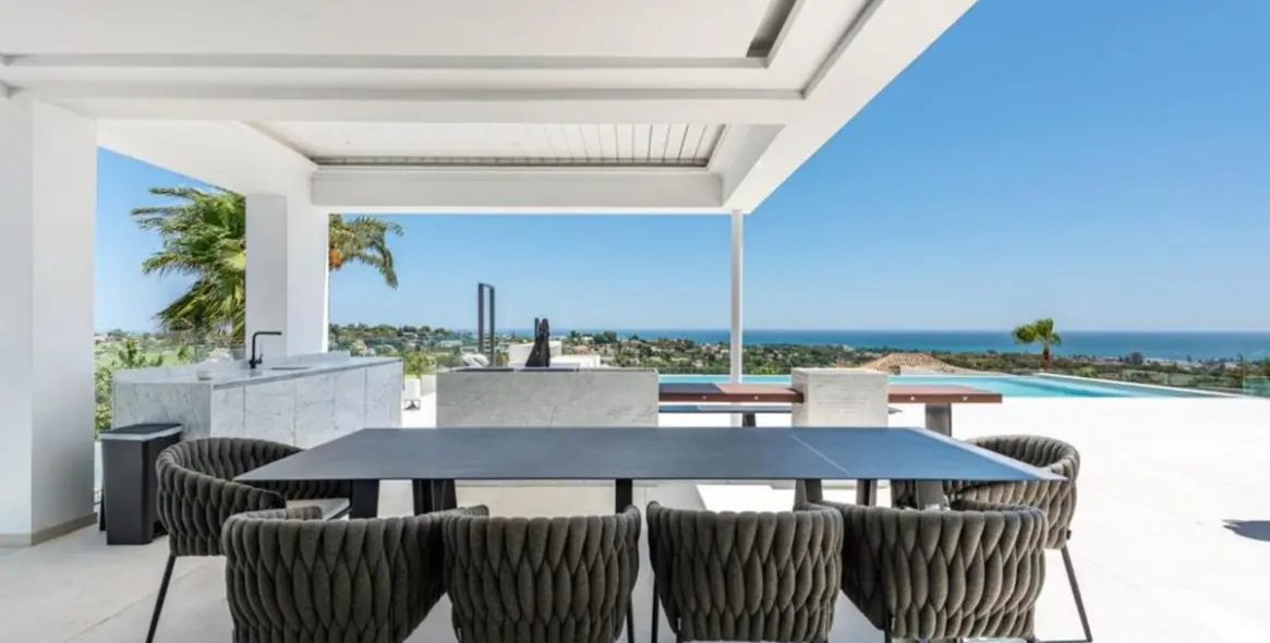 Sale of detached villa in Benahavís 11