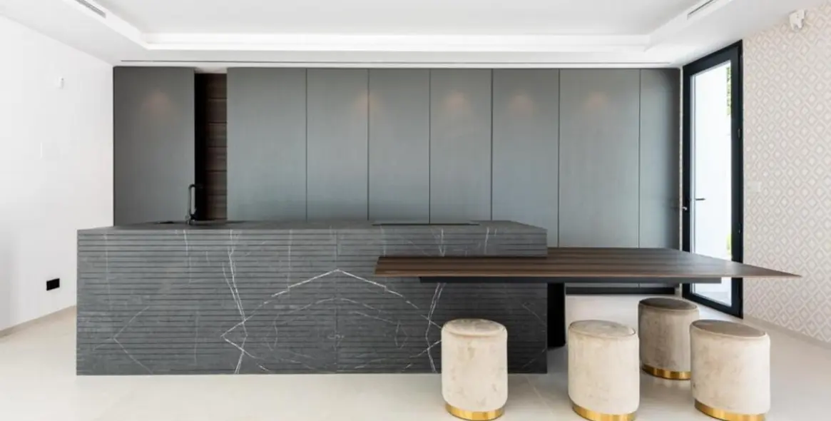 Sale of detached villa in Benahavís 12