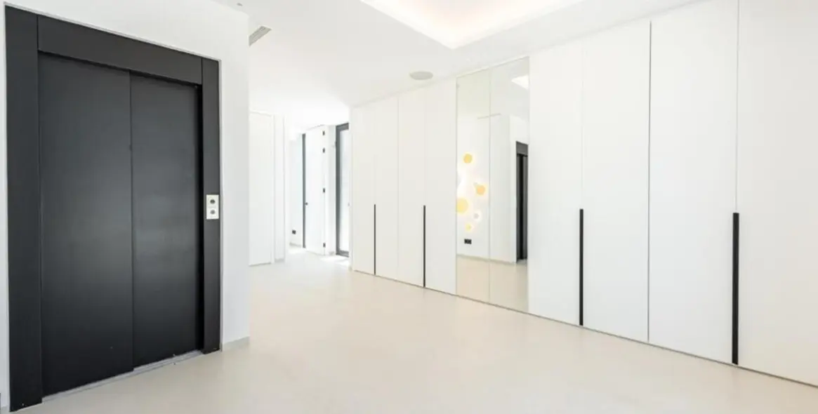 Sale of detached villa in Benahavís 16