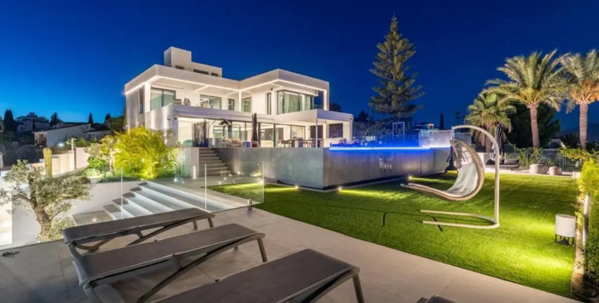 Sale of detached villa in Benahavís 35