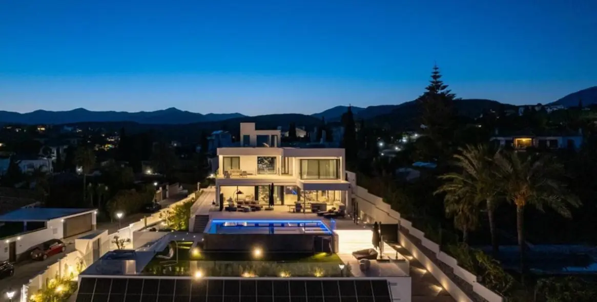 Sale of detached villa in Benahavís 43