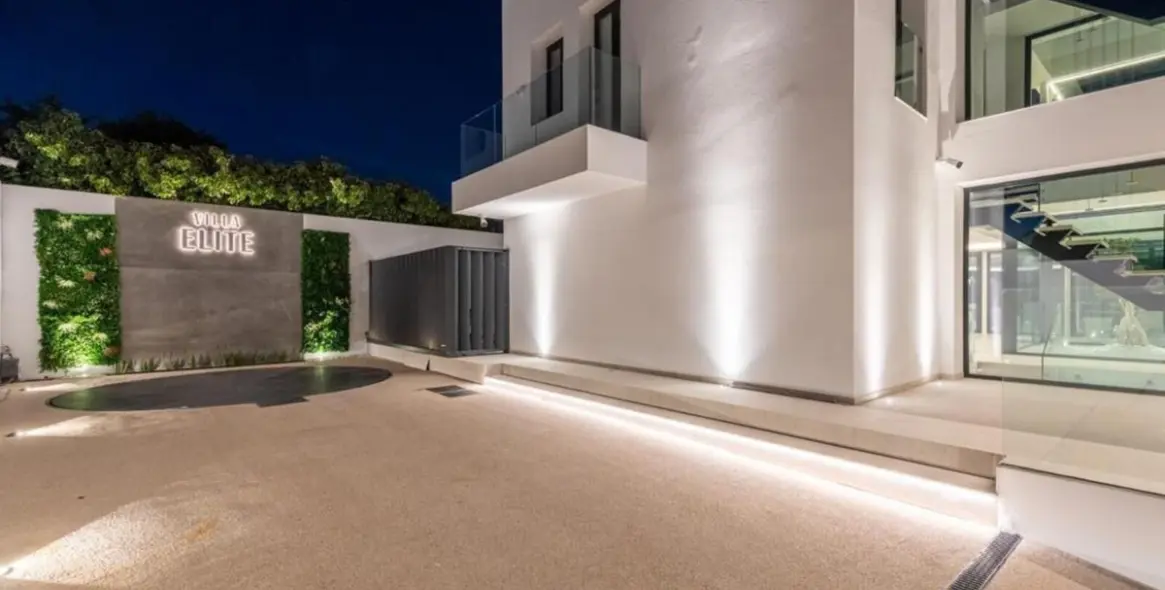 Sale of detached villa in Benahavís 44