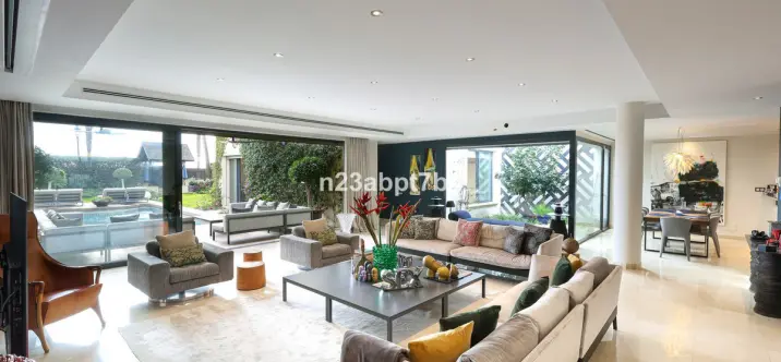 Venta de villa independiente en Puerto Banús 2