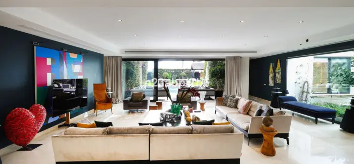 Venta de villa independiente en Puerto Banús 3
