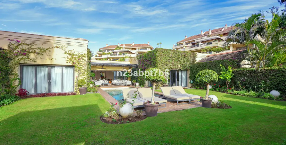 Продажа  отдельно стоящей виллы в Puerto Banús 11