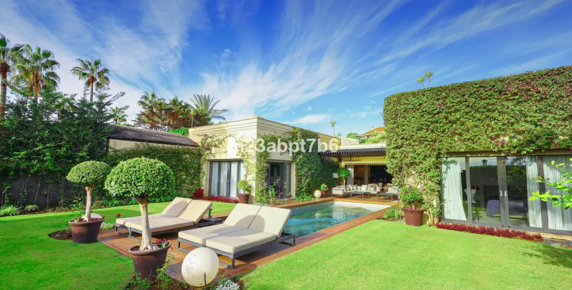 Продажа  отдельно стоящей виллы в Puerto Banús 13